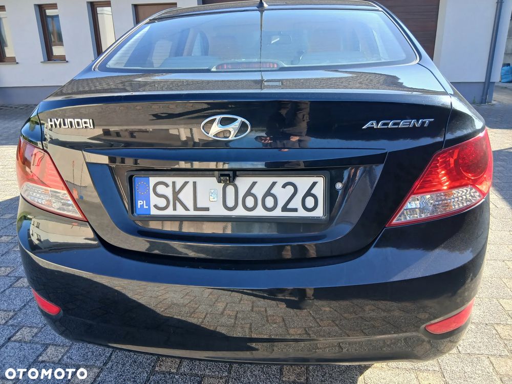 Hyundai Accent - 4