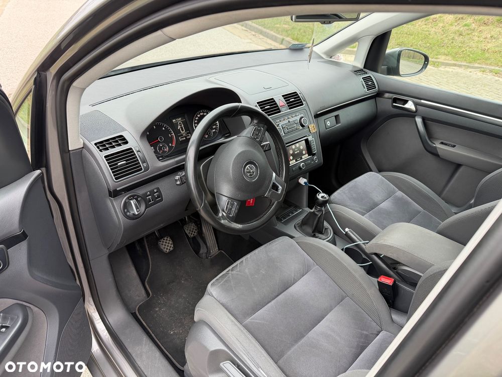 Volkswagen Touran 2.0 TDI Highline - 9