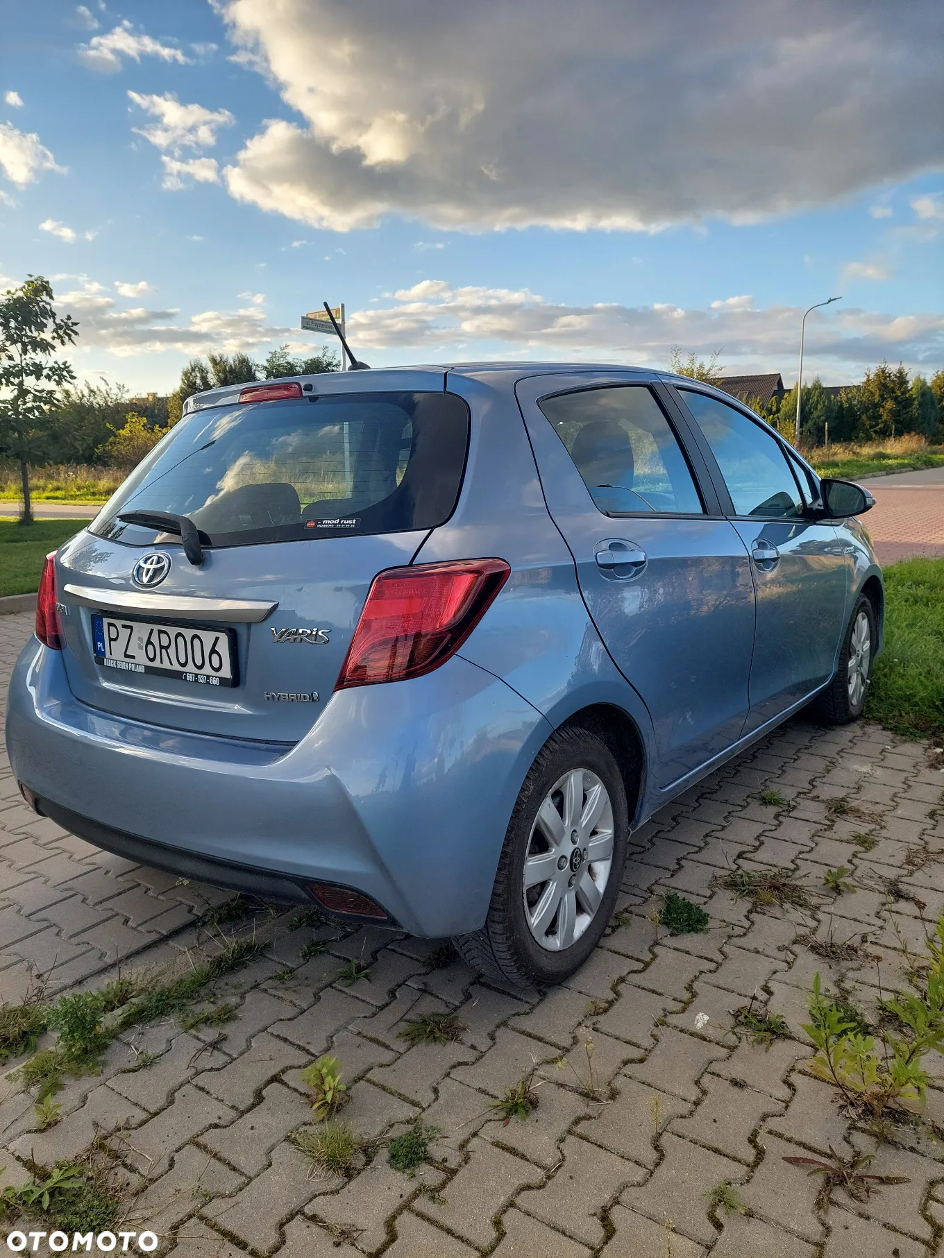 Toyota Yaris Hybrid 1.5 VVT-i - 4