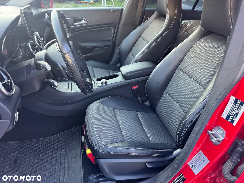 Mercedes-Benz CLA 180 7G-DCT - 12