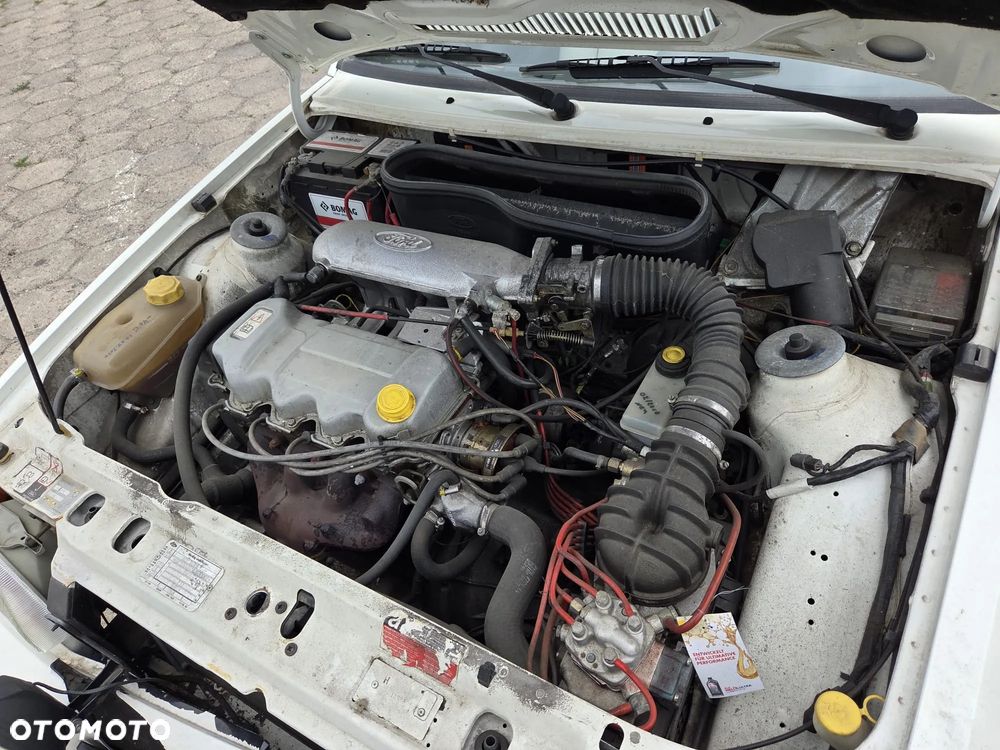 Ford Escort 1.6 Ghia - 13