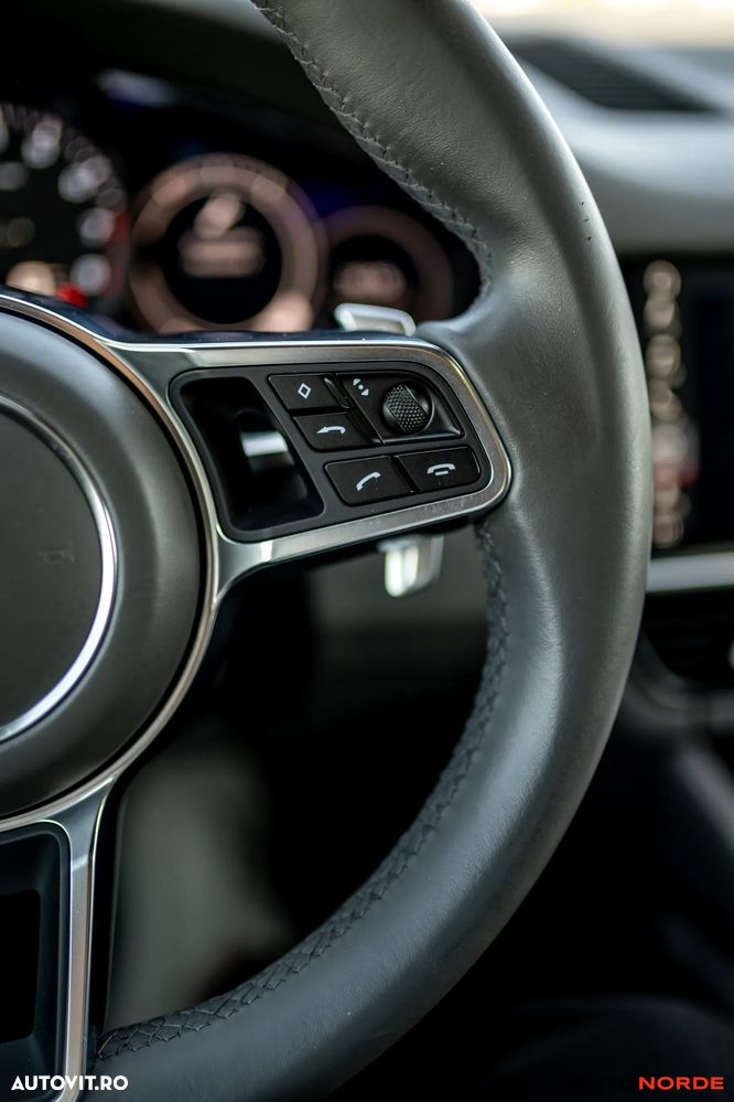 Porsche Cayenne Standard - 21