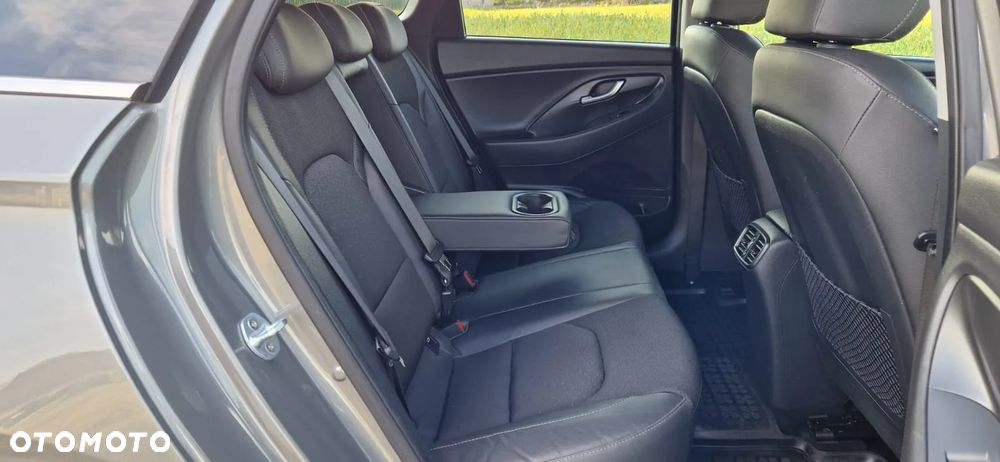 Hyundai i30 1.6 D Premiere Luxury DCT - 23