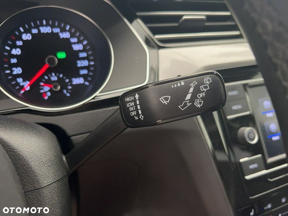 Volkswagen Passat - 24