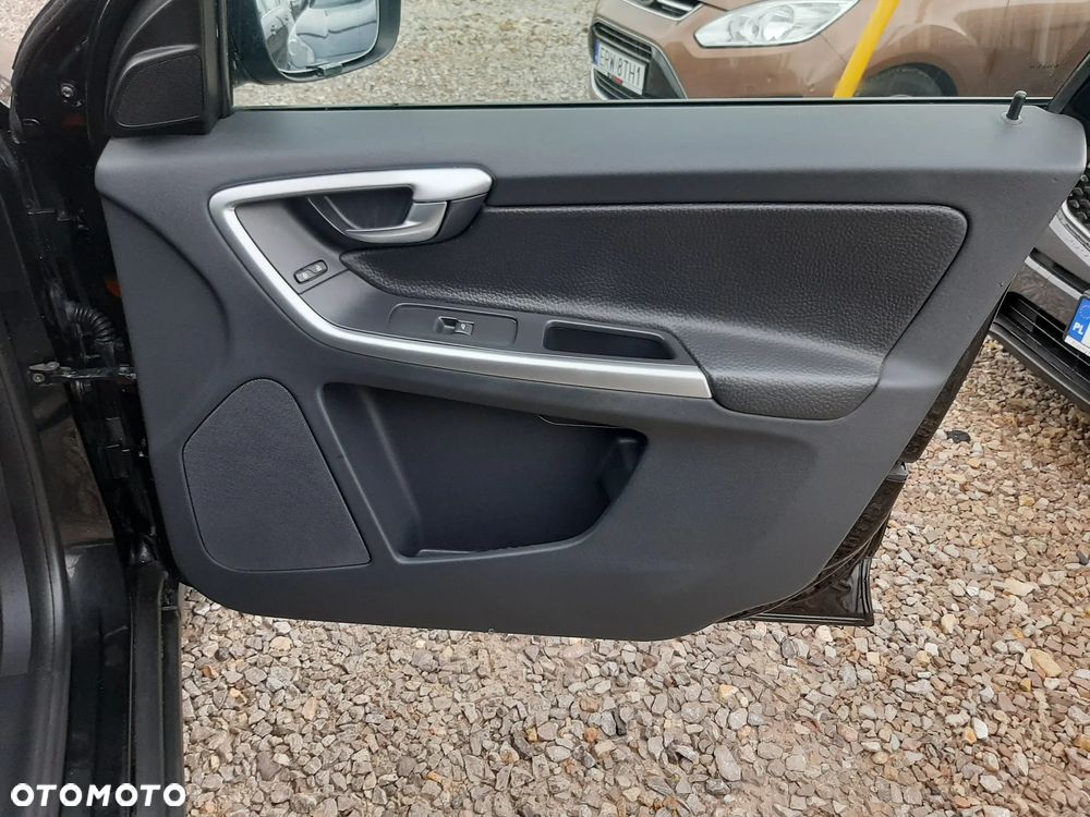 Volvo XC 60 D5 AWD Momentum - 26