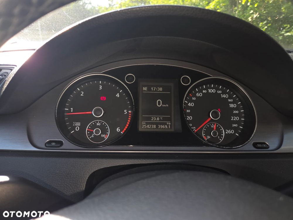 Volkswagen Passat 2.0 TDI DPF Comfortline - 12