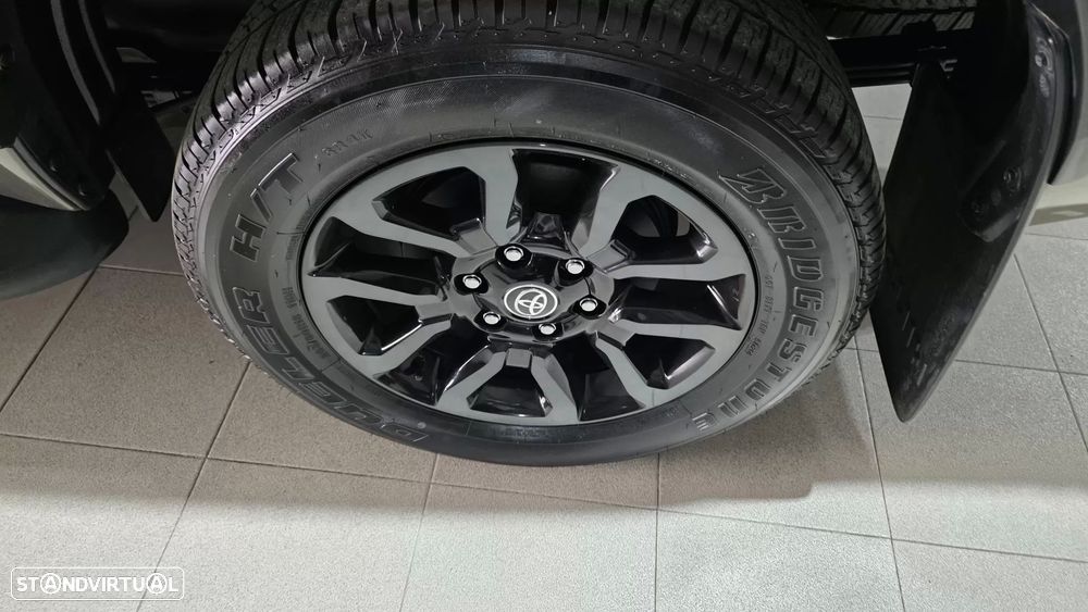 Toyota Hilux 2.8 D-4D 4WD GR Sport II - 32