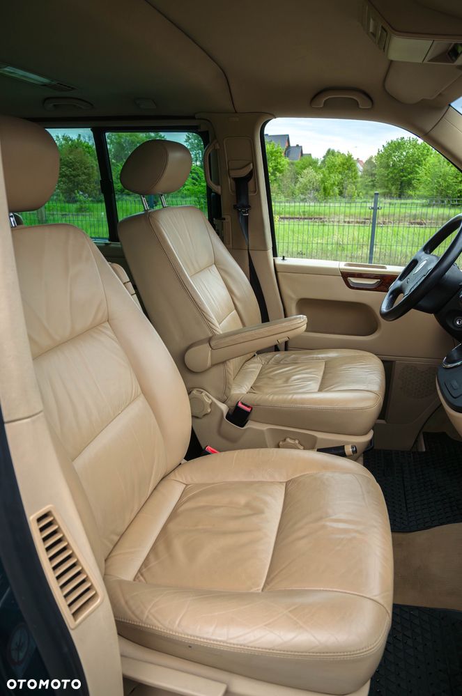 Volkswagen Multivan - 16