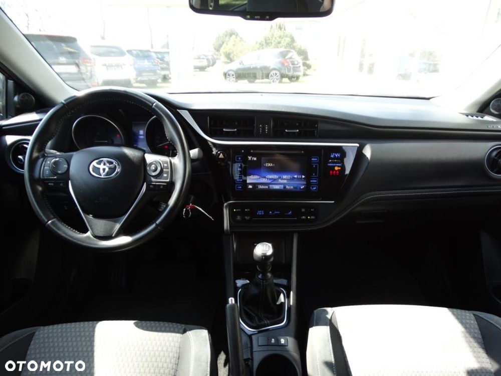 Toyota Auris - 12