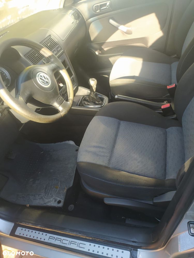 Volkswagen Golf - 4