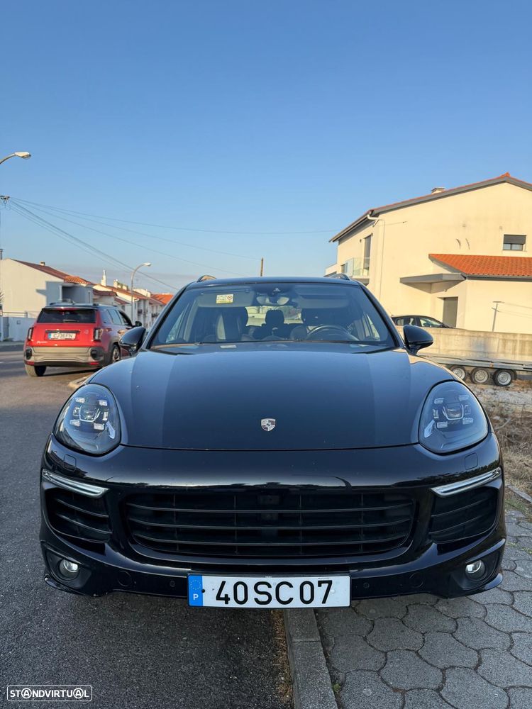 Porsche Cayenne - 1