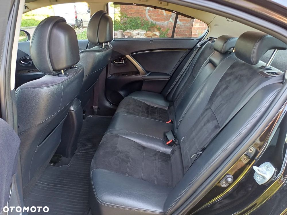 Toyota Avensis 2.0 D-4D Executive - 25