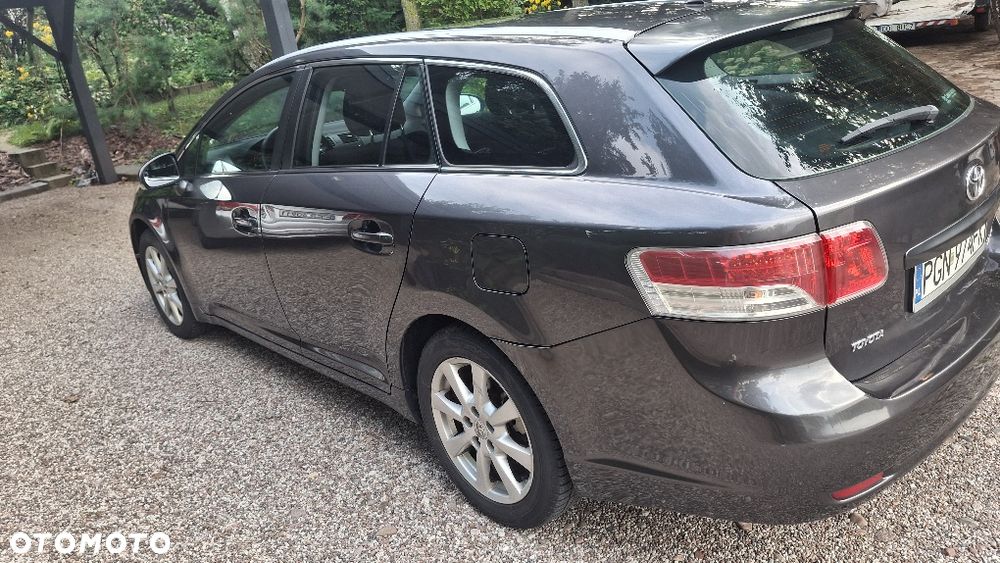 Toyota Avensis - 4