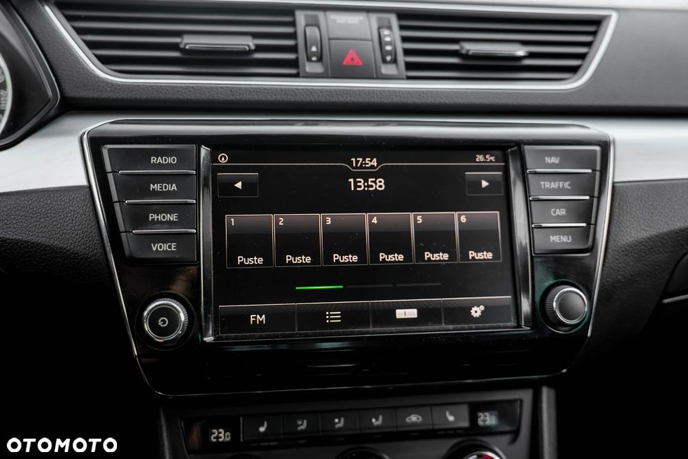 Skoda Superb 2.0 TDI Ambition DSG - 22