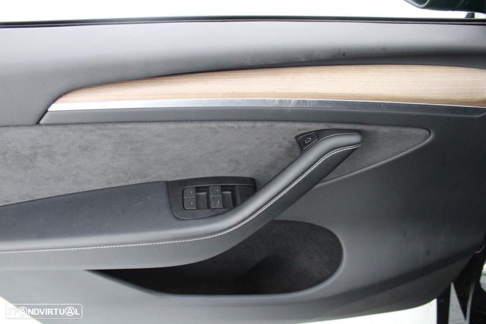 Tesla Model Y Standard - 12