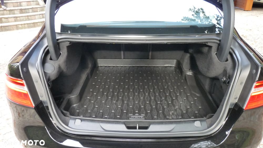 Jaguar XE 25t AWD Prestige - 8