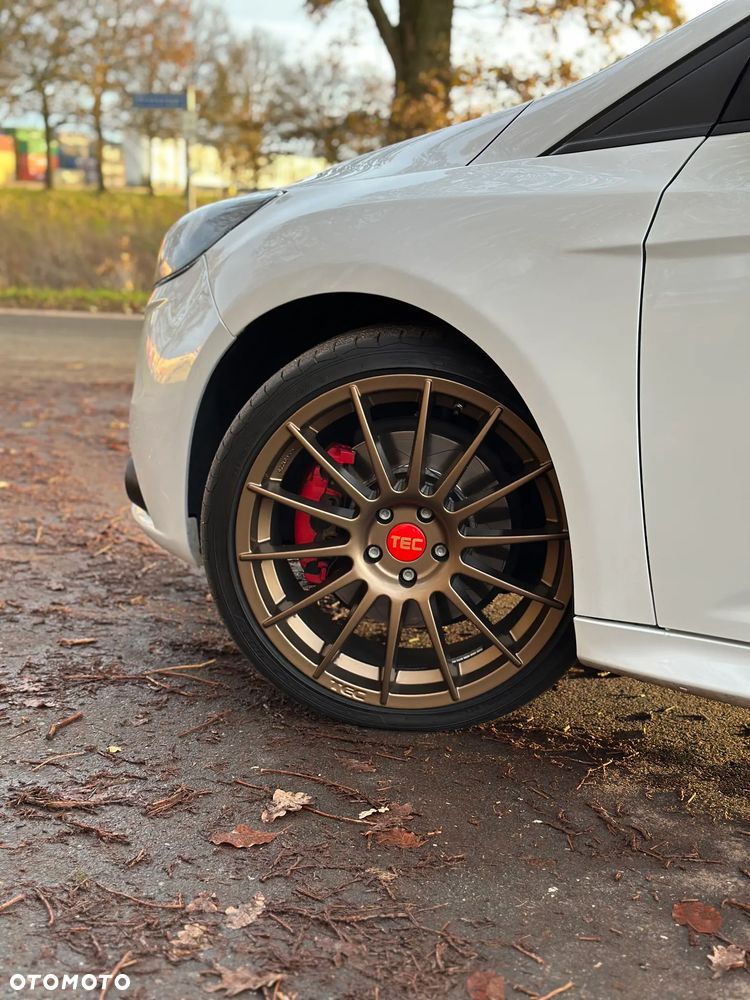Ford Focus ST - 12