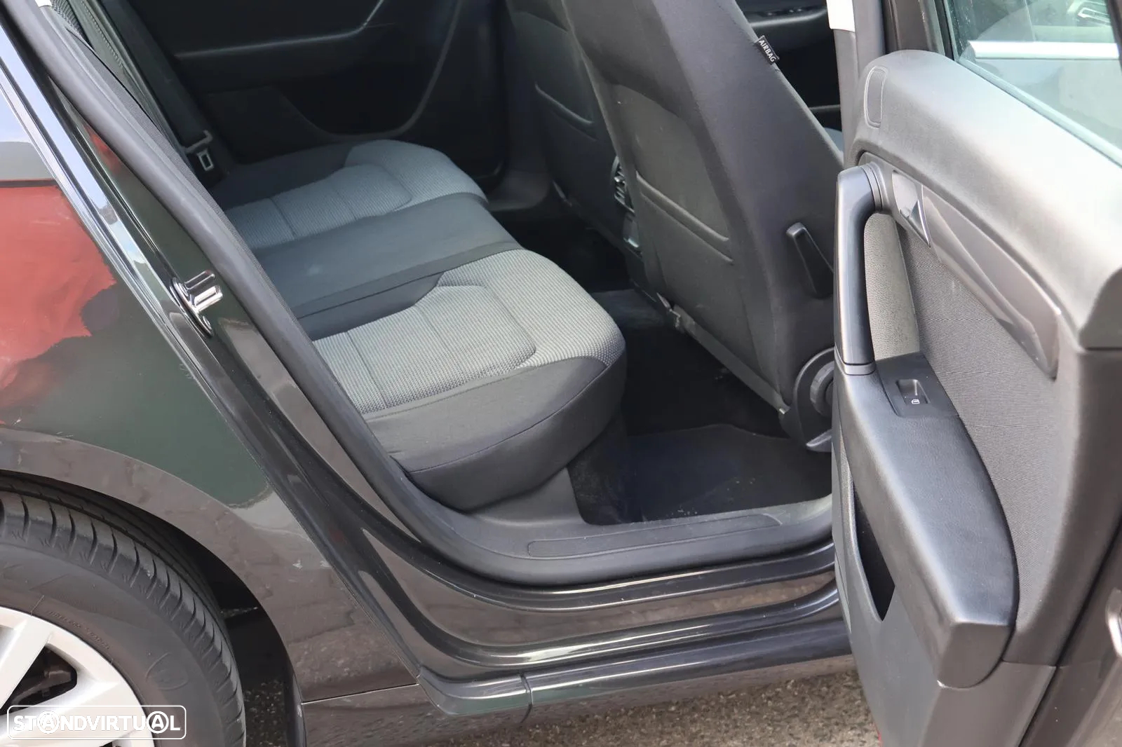 VW Passat 1.6 TDI BlueMotion - 30