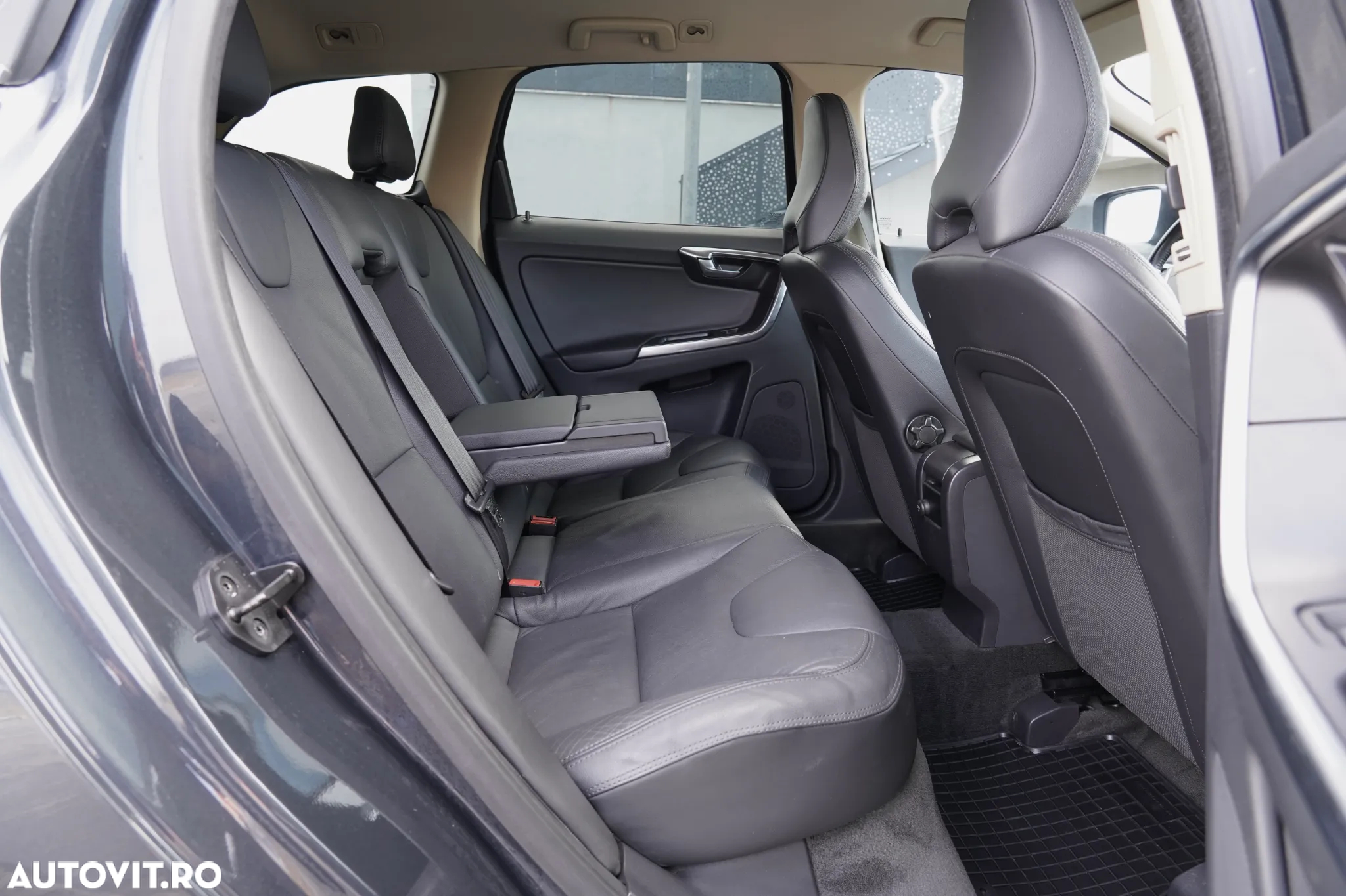 Volvo XC 60 2.4D AWD Summum - 16