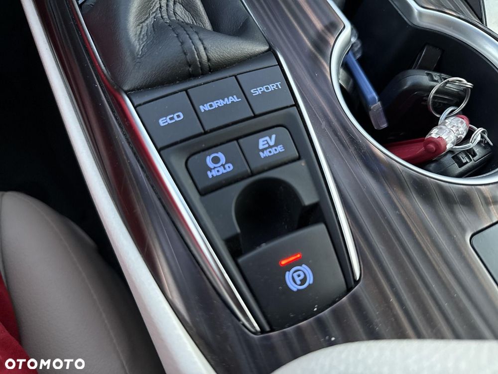 Toyota Camry 2.5 Hybrid Executive CVT - 19