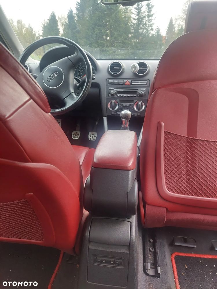 Audi A3 3-drzwiowe 2.0 FSI Ambition - 28
