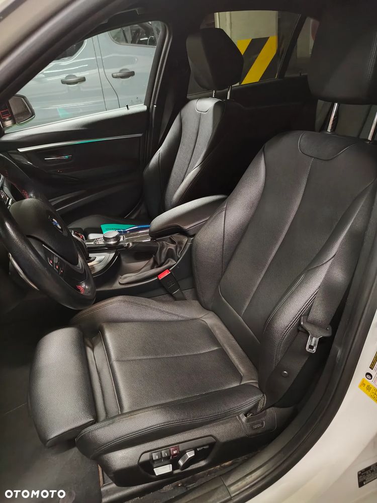 BMW Seria 3 330i Sport Line Sport - 15