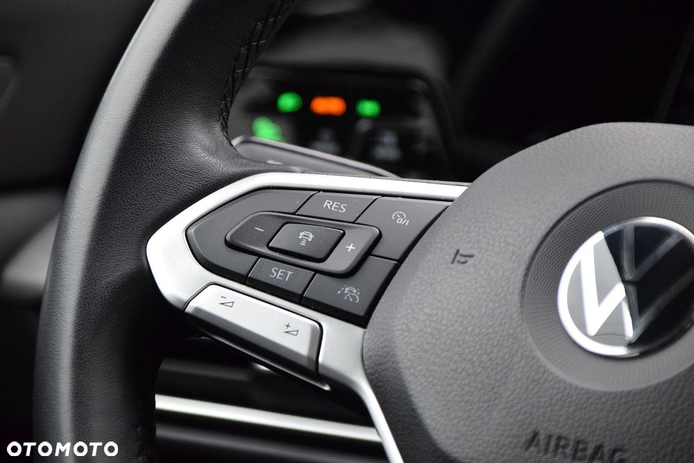 Volkswagen Golf 1.5 eTSI EVO Style DSG - 23