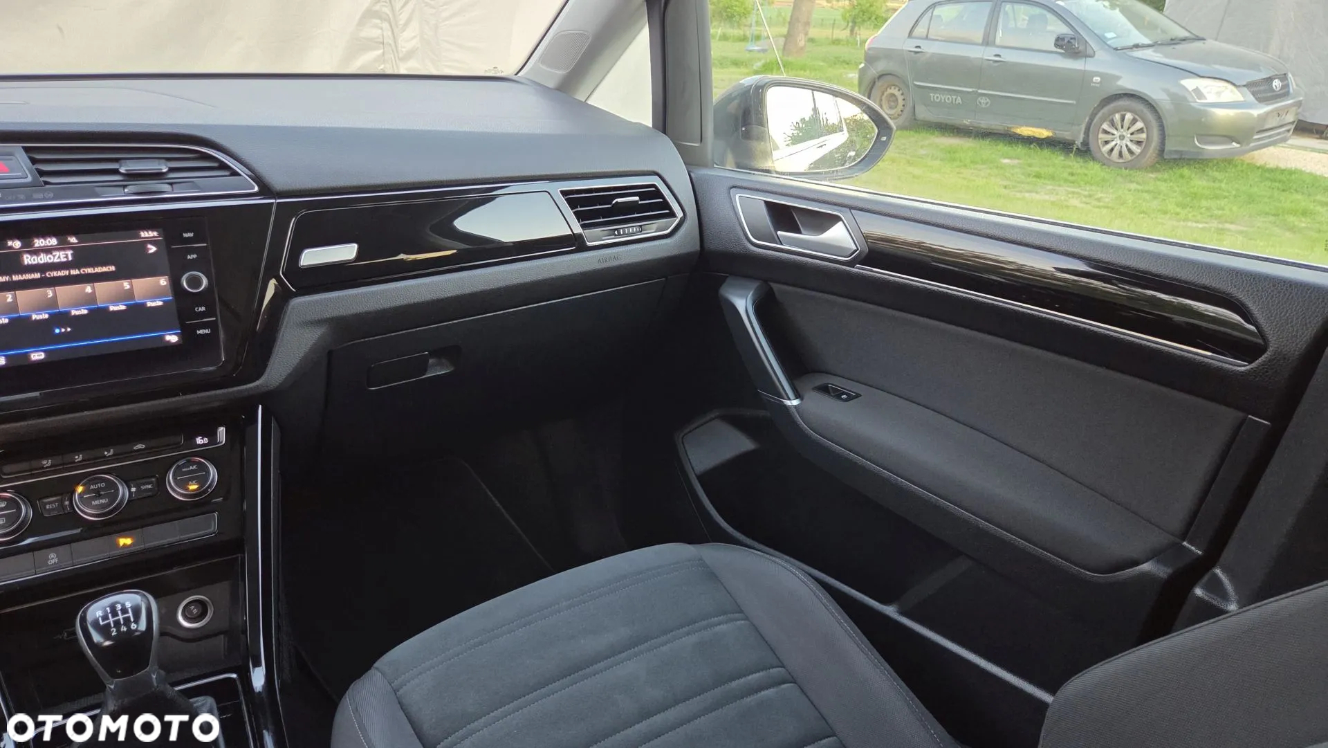 Volkswagen Touran 2.0 TDI SCR Highline - 22