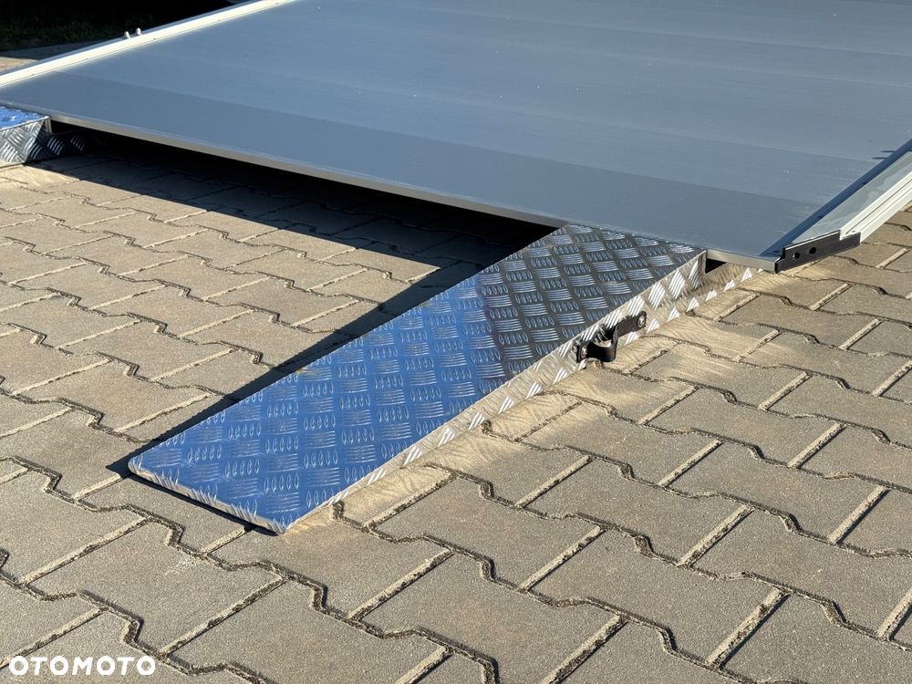 Debon C2000 - zamknięta przyczepa do przewozu aut, 550 x 215 cm, 3500kg, felgi ALU, wciągarka elektryczna - 17