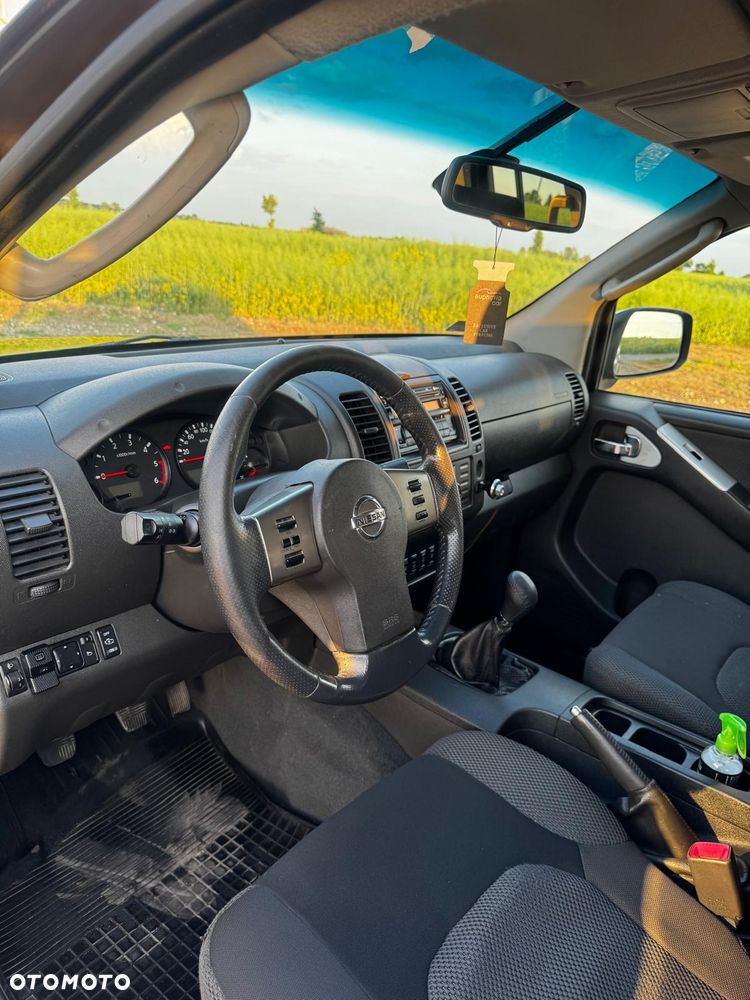 Nissan Navara 2.5 D Platinum - 9