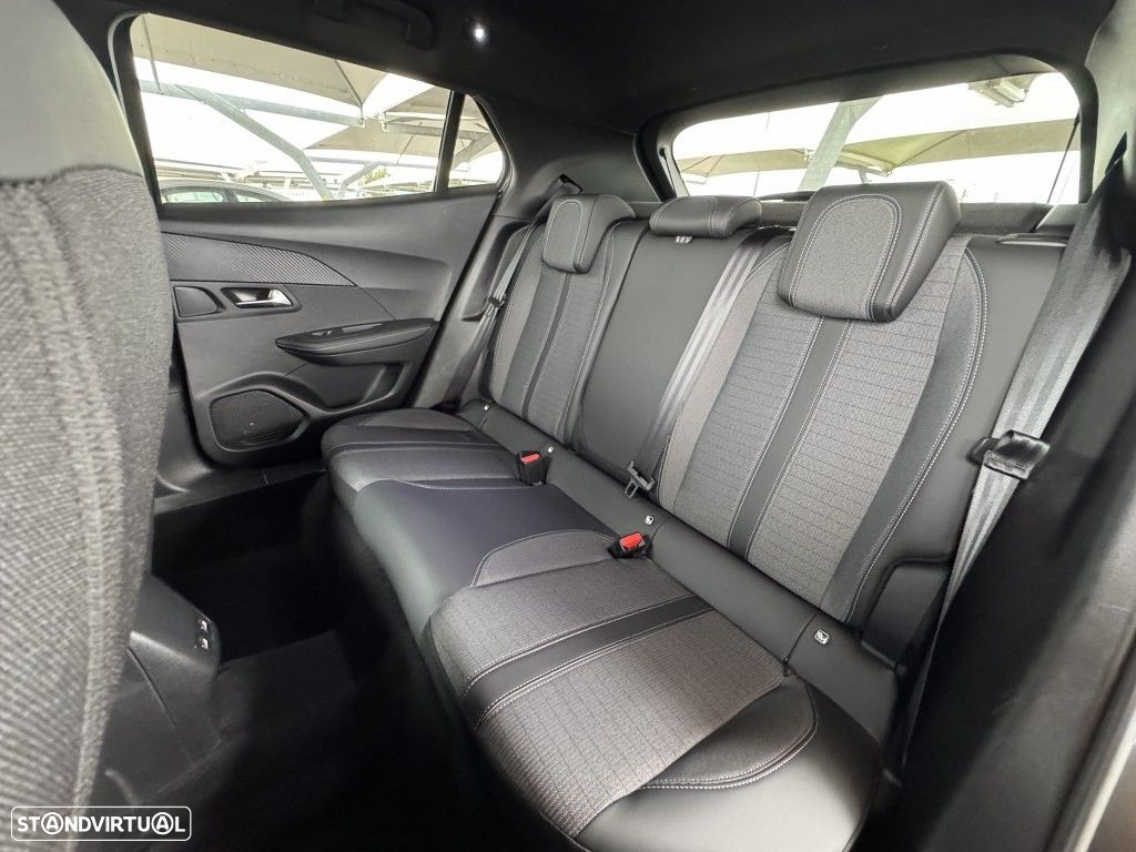 Peugeot 2008 1.5 BlueHDi Allure Pack EAT8 - 29