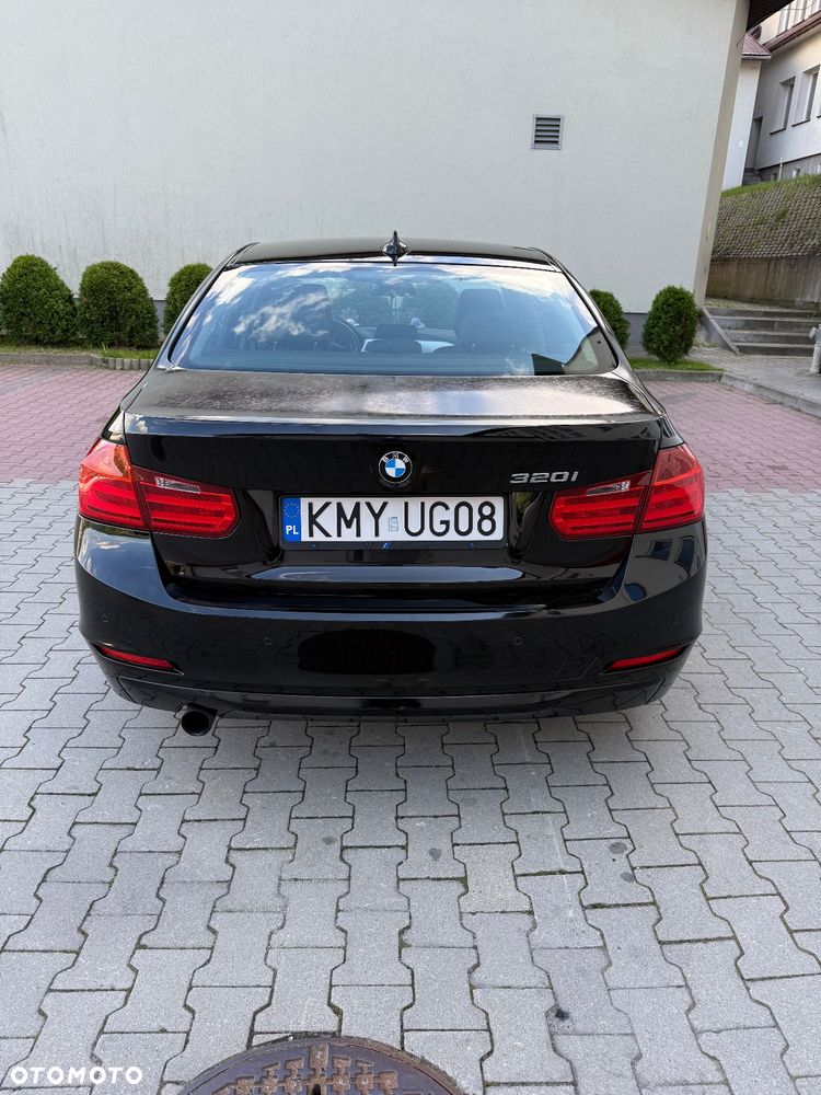BMW Seria 3 320i - 6