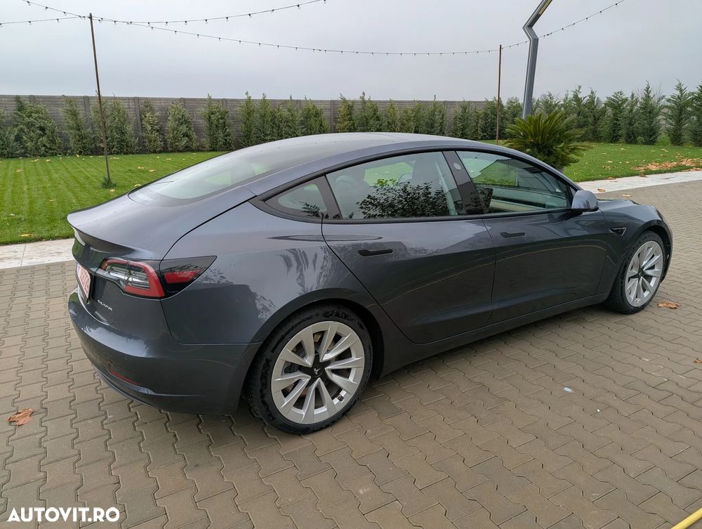 Tesla Model 3 - 8