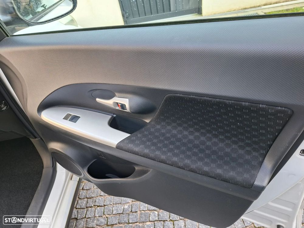 Toyota Urban Cruiser 1.4 D-4D 4x2 - 16