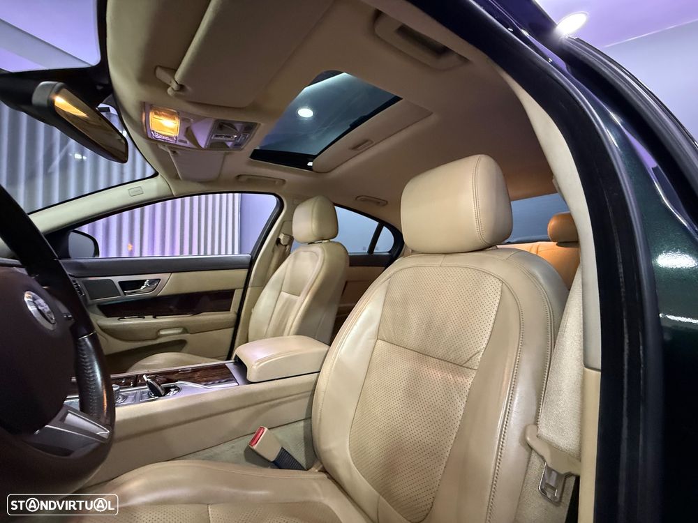 Jaguar XF 2.7 V6 Premium Luxury - 18