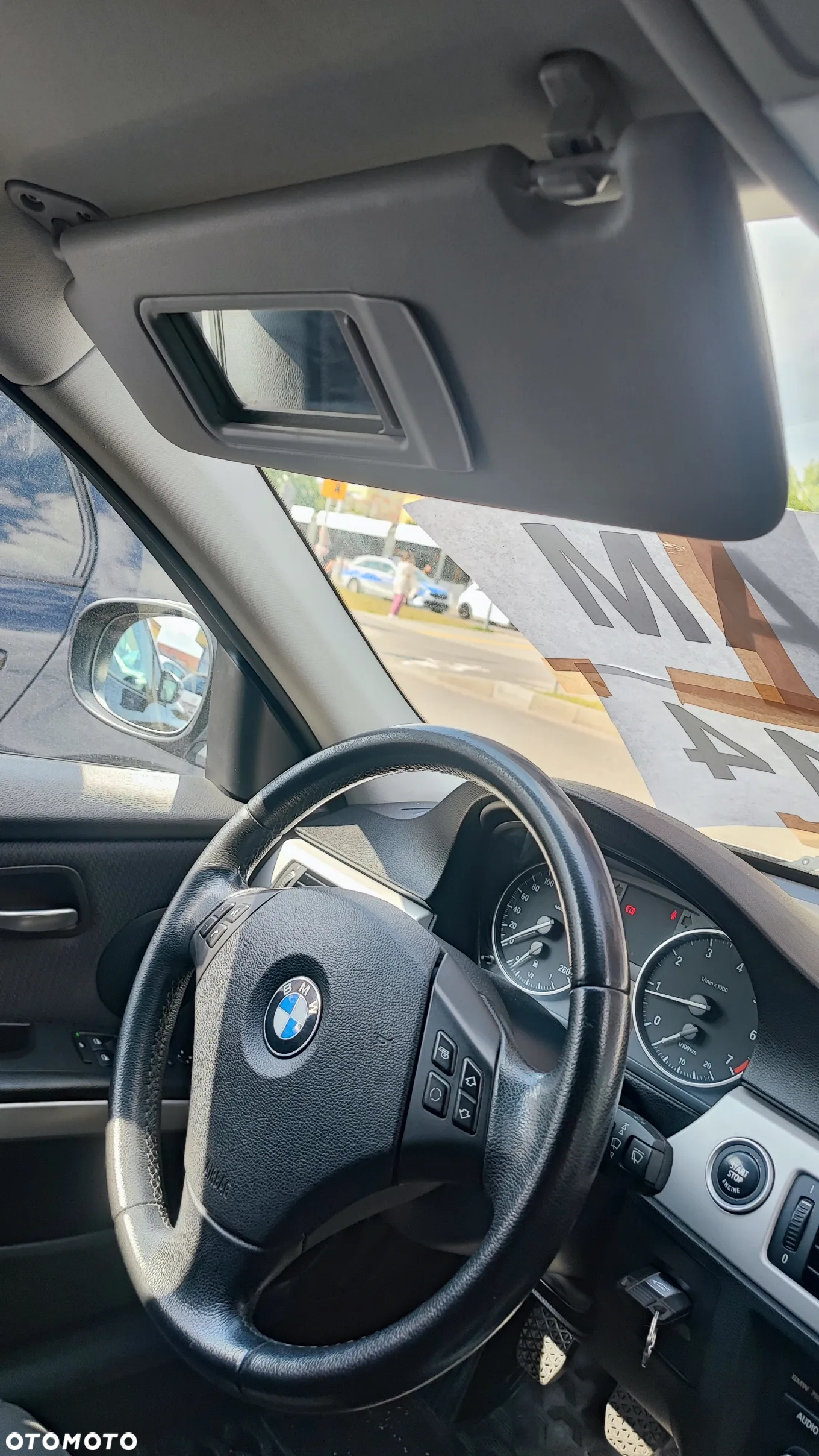 BMW Seria 3 318i Touring - 25