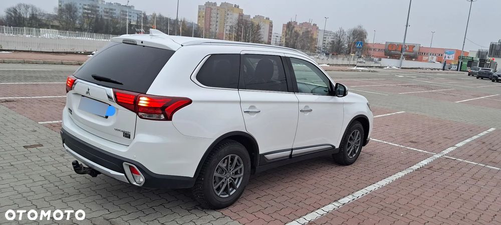 Mitsubishi Outlander 2.0 Intense + 4WD CVT - 18