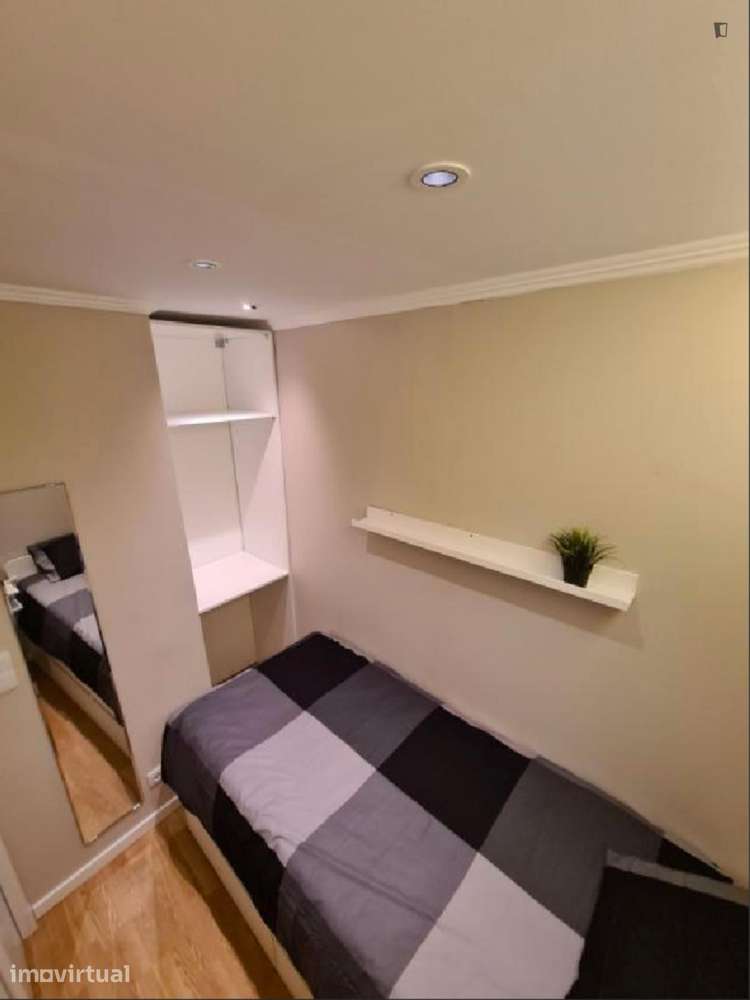 Quarto - localizado em Penha de França Lisbon - Grande imagem: 3/9