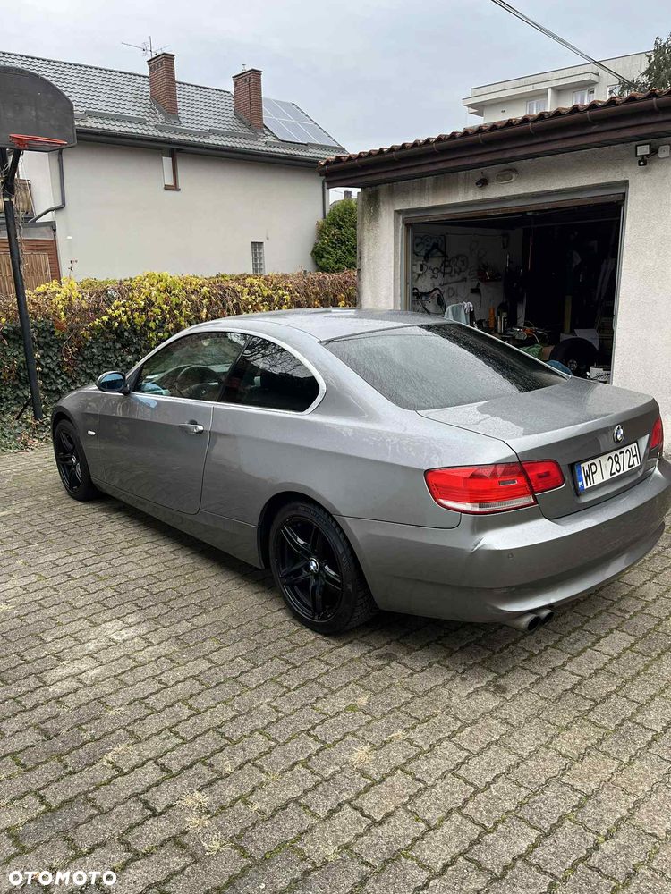 BMW Seria 3 Coupe 2009 photo 2