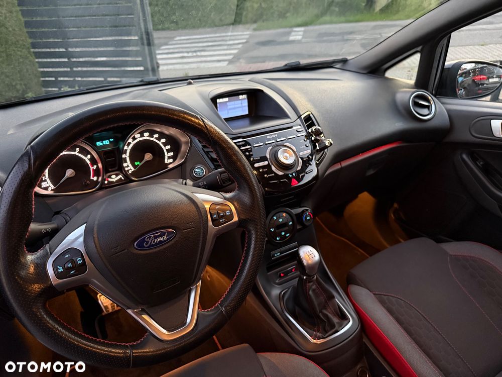 Ford Fiesta 1.0 EcoBoost S&S ST-LINE Red - 9