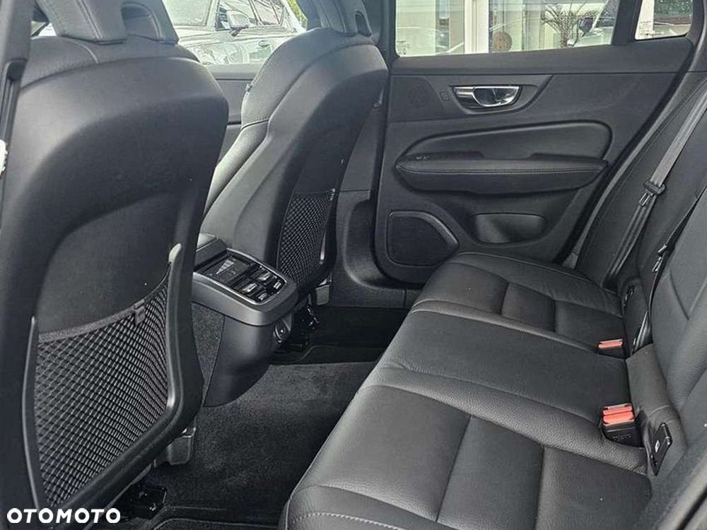 Volvo V60 B4 B Plus Dark - 11