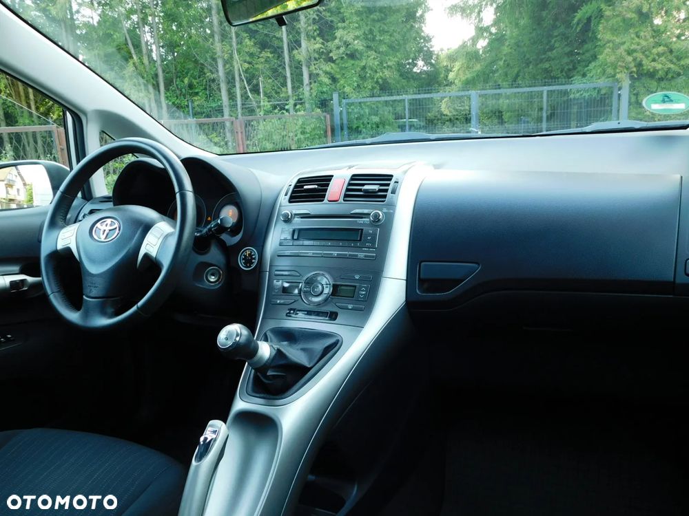 Toyota Auris 1.6 VVT-i Executive - 15