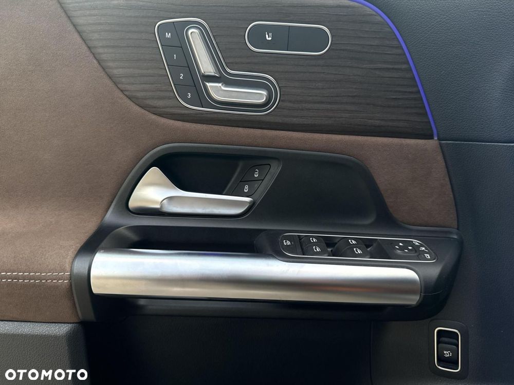 Mercedes-Benz GLA - 12