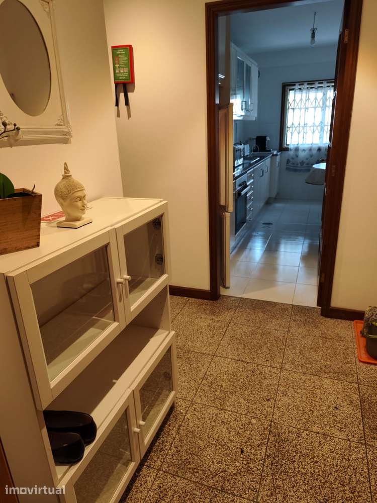 T2 com Grande Terraço de Uso Exclusivo e Garagem | Campo 24 de Agosto - Grande imagem: 2/16