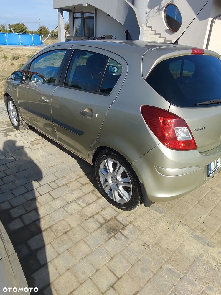 Opel Corsa 1.4 16V Cosmo - 3