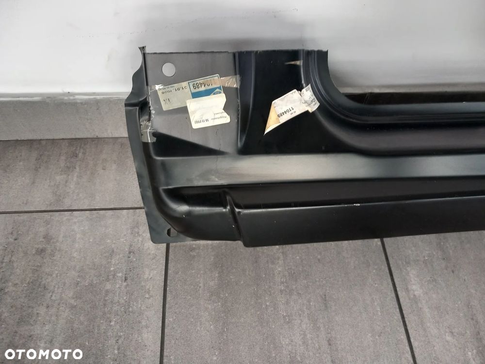 Listwa progu nadwozia lewa Ford Focus MK1 1998-2005 4D sedan 1104489 - 2