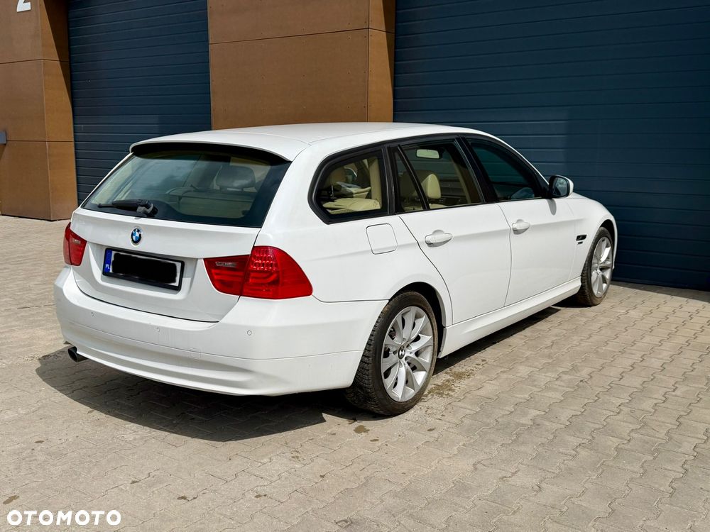 BMW Seria 3 320d xDrive - 6