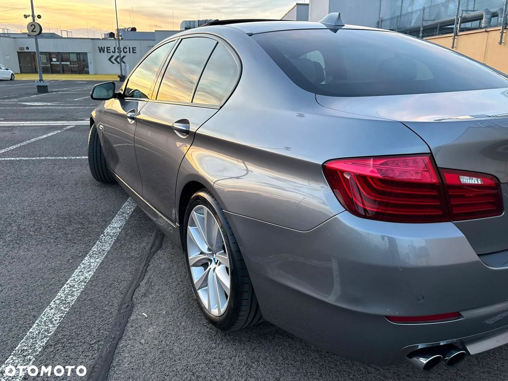 BMW Seria 5 520d xDrive - 14