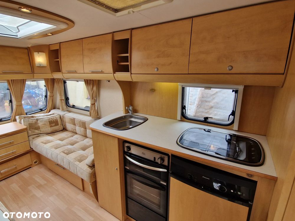 Elddis Avante - 18
