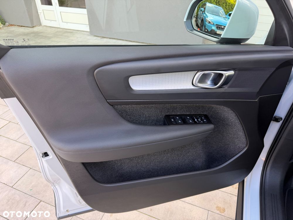 Volvo XC 40 B4 B AWD Momentum Pro - 13
